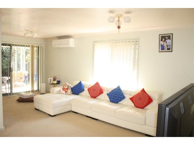 9  Ancura Crt, Wattle Grove NSW 2173