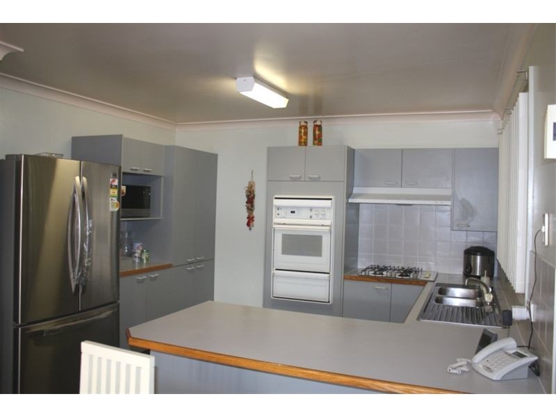 9  Ancura Crt, Wattle Grove NSW 2173