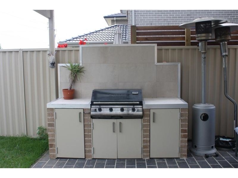 8  Culgoa Crt, Wattle Grove NSW 2173