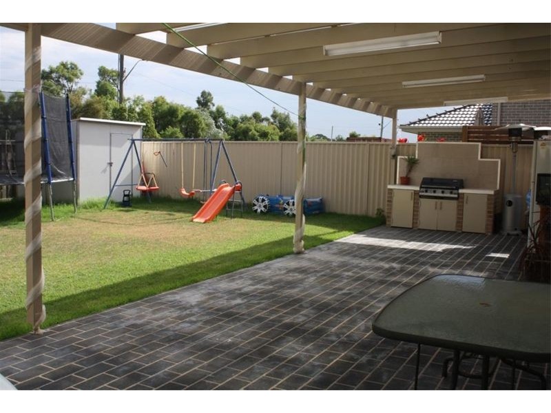 8  Culgoa Crt, Wattle Grove NSW 2173
