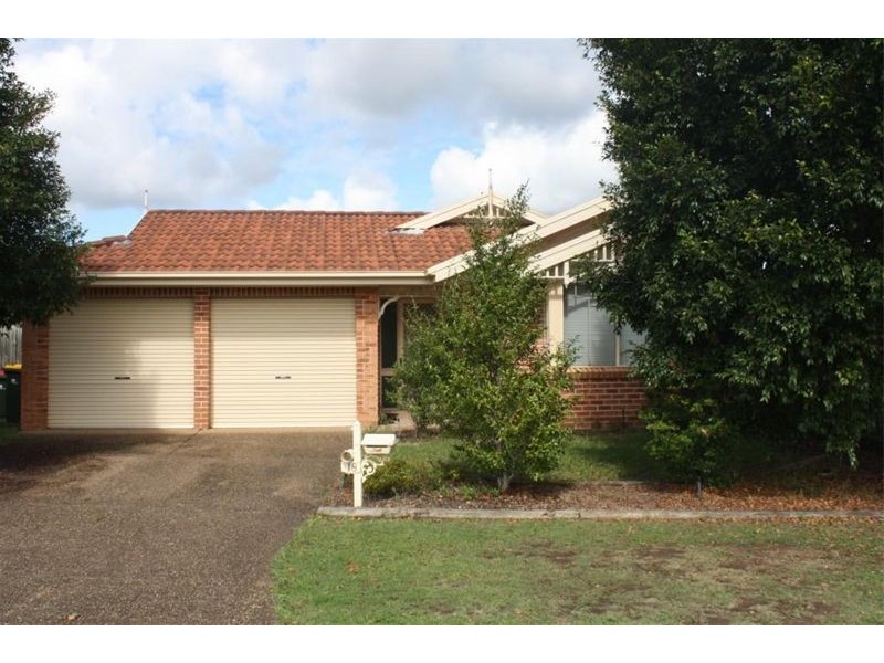 18  Brownlow Crt, Wattle Grove NSW 2173