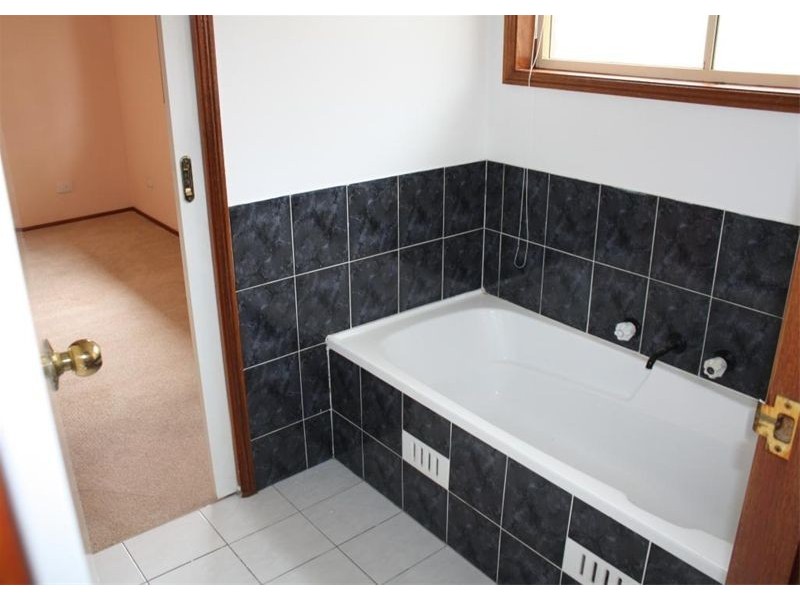 26  Wimbledon Crt, Wattle Grove NSW 2173