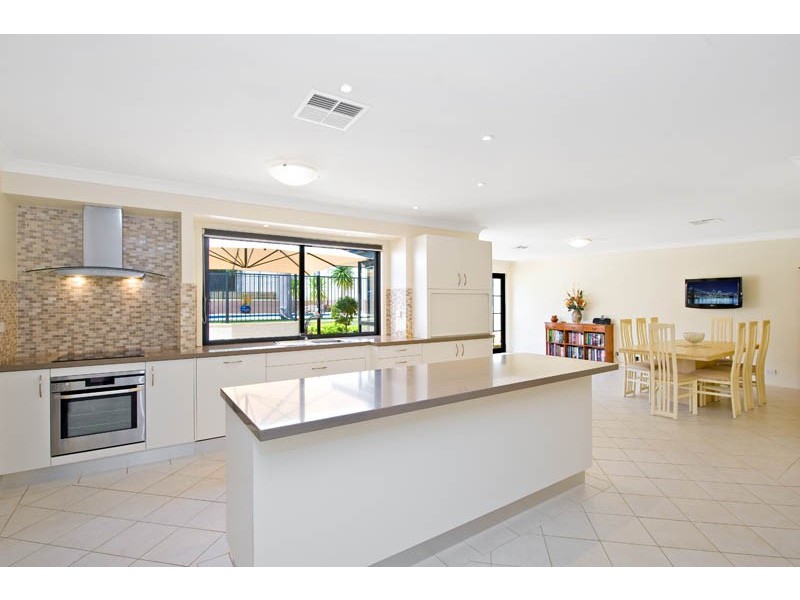 16 Hovea Crt, Voyager Point NSW 2172