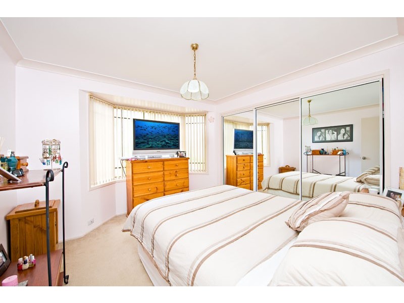 21  Farnborough Crt, Wattle Grove NSW 2173