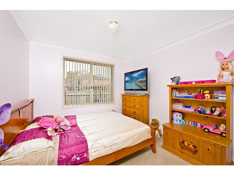 21  Farnborough Crt, Wattle Grove NSW 2173