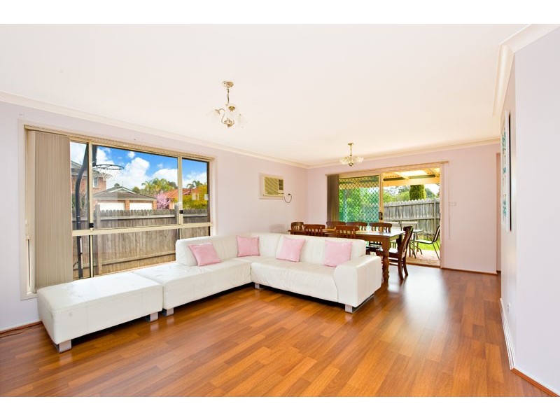 21  Farnborough Crt, Wattle Grove NSW 2173