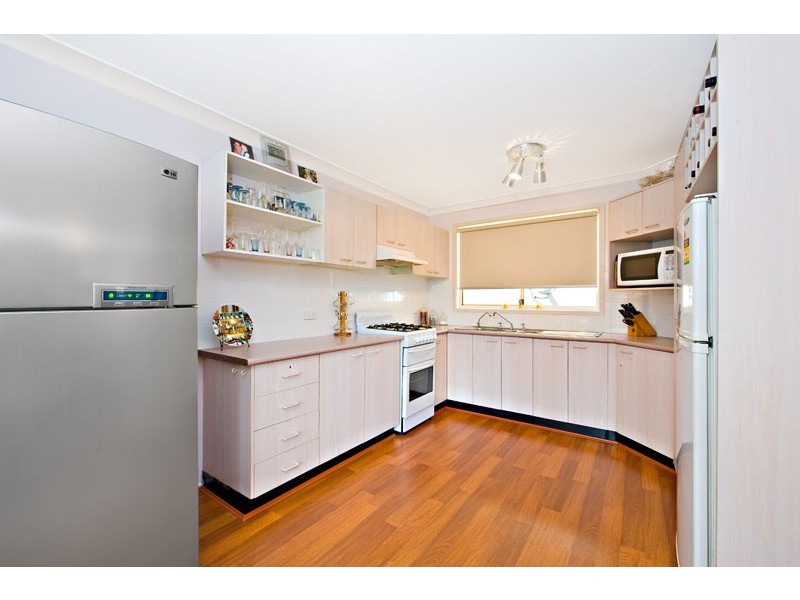 21  Farnborough Crt, Wattle Grove NSW 2173