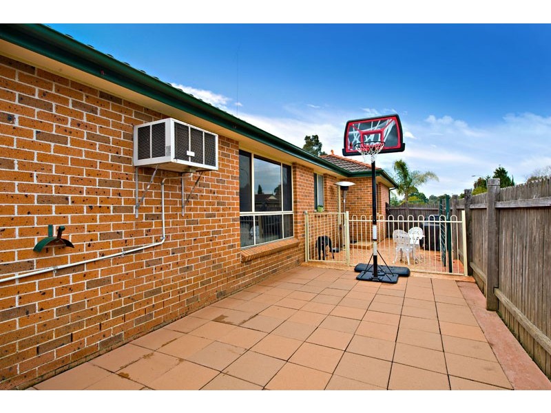 21  Farnborough Crt, Wattle Grove NSW 2173