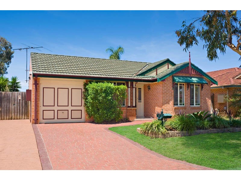 19  Kinross Crt, Wattle Grove NSW 2173