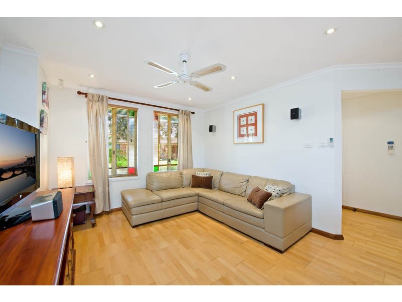 19  Kinross Crt, Wattle Grove NSW 2173