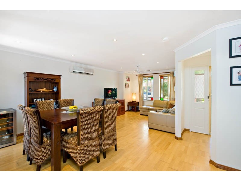 19  Kinross Crt, Wattle Grove NSW 2173