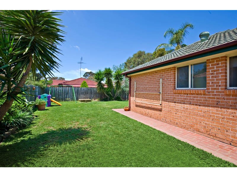 19  Kinross Crt, Wattle Grove NSW 2173