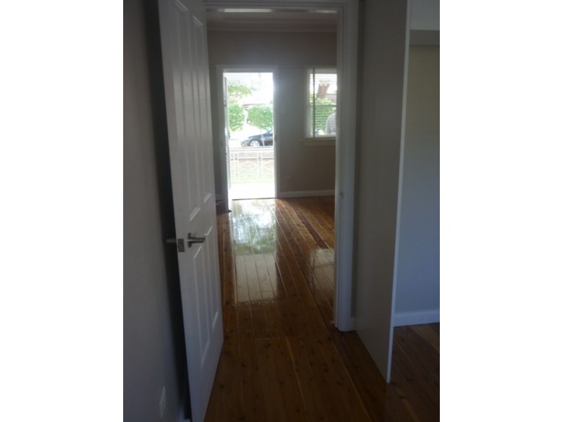 8 Bradshaw Ave, Moorebank NSW 2170