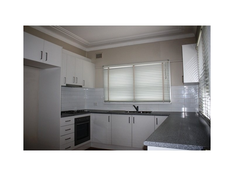 8 Bradshaw Ave, Moorebank NSW 2170