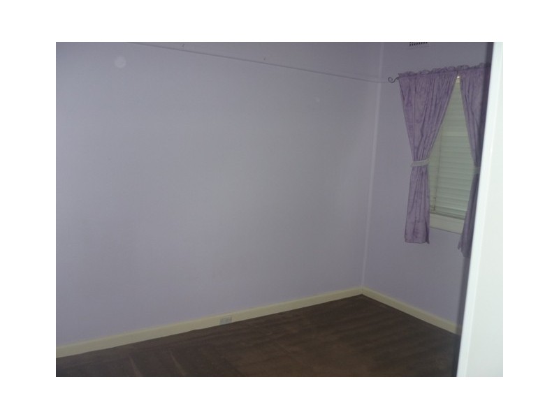 8 Bradshaw Ave, Moorebank NSW 2170