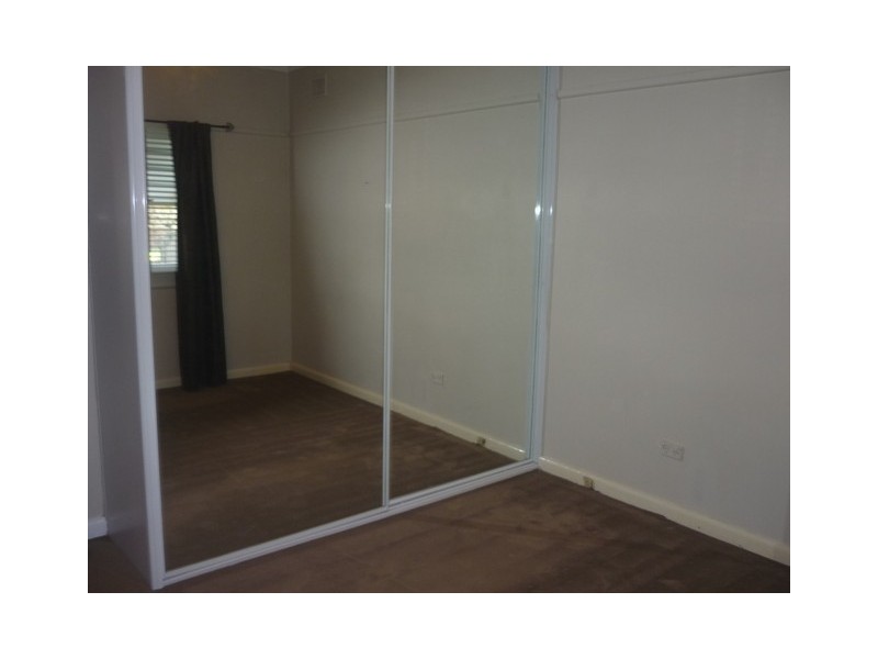 8 Bradshaw Ave, Moorebank NSW 2170