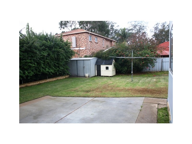 8 Bradshaw Ave, Moorebank NSW 2170