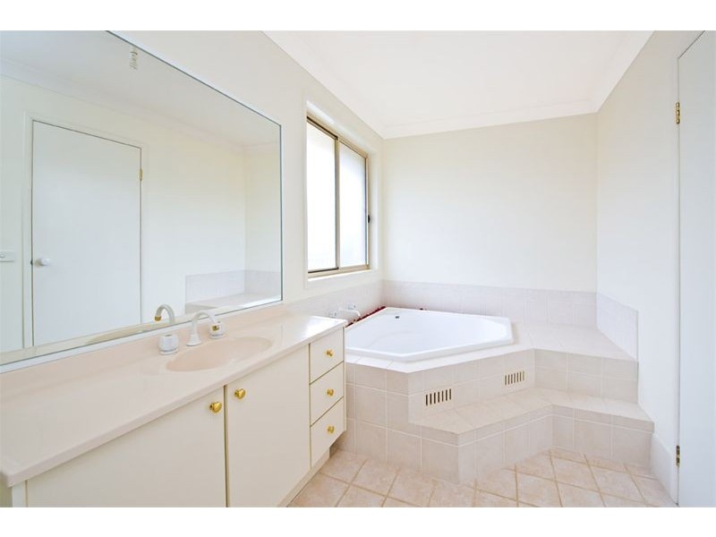 1 Sirius Rd, Voyager Point NSW 2172