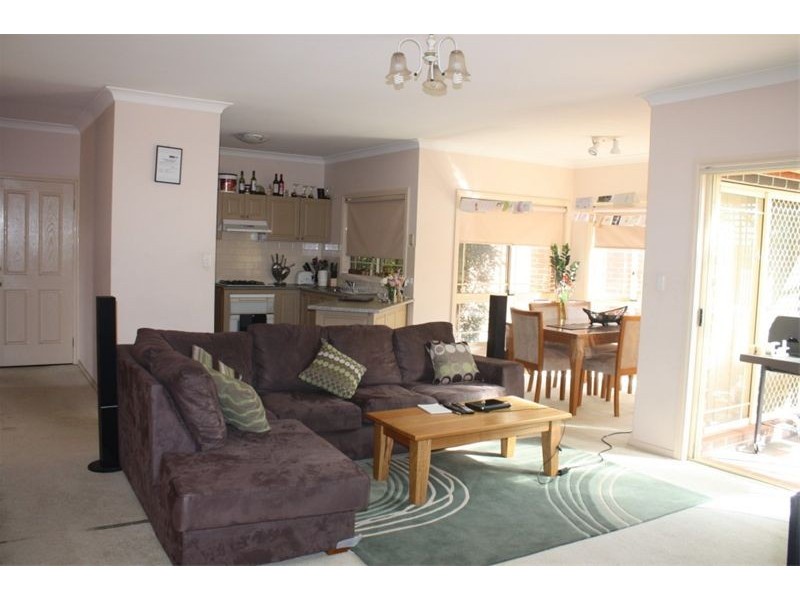 1/11 Yarran Court, Wattle Grove NSW 2173