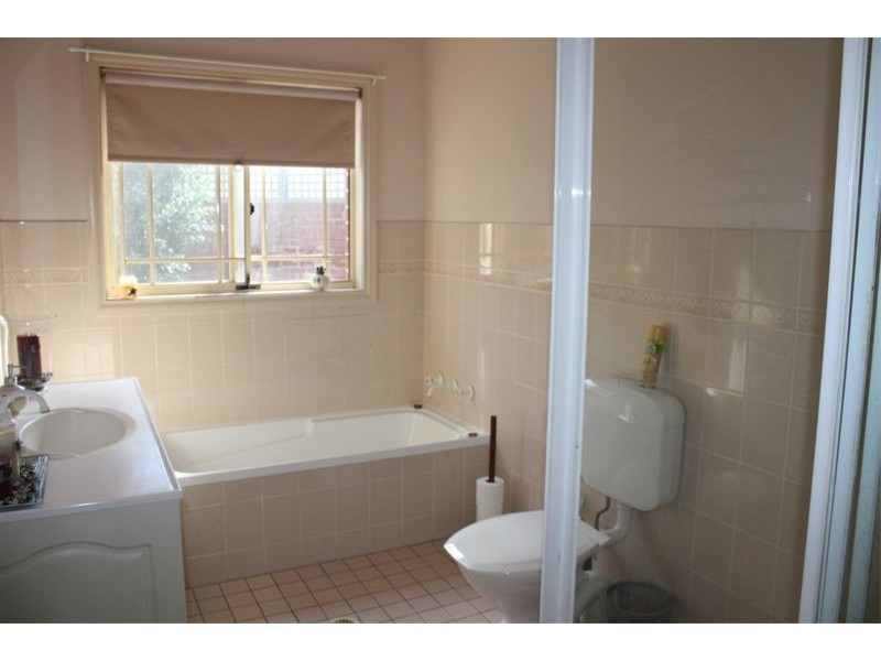 1/11 Yarran Court, Wattle Grove NSW 2173