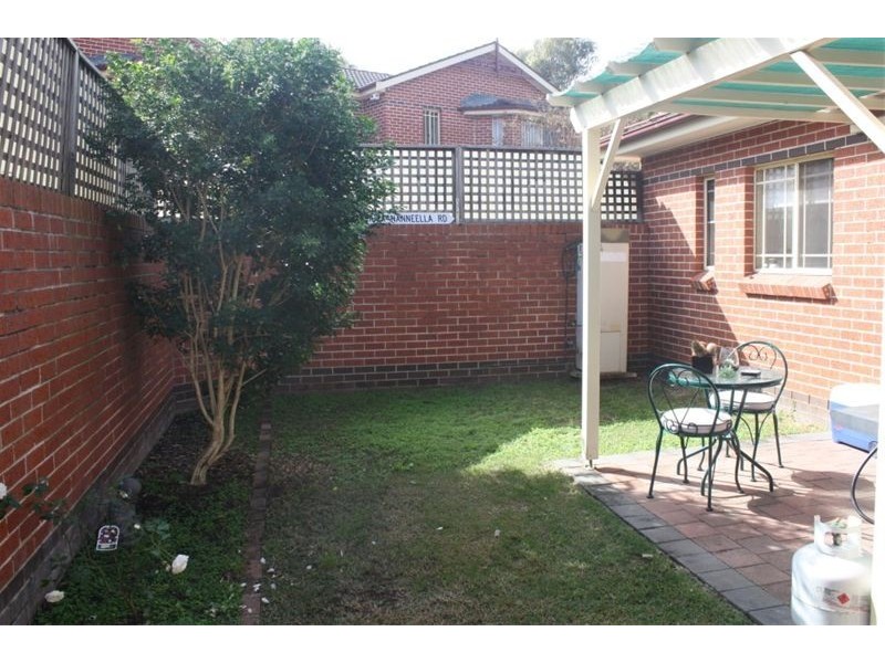 1/11 Yarran Court, Wattle Grove NSW 2173