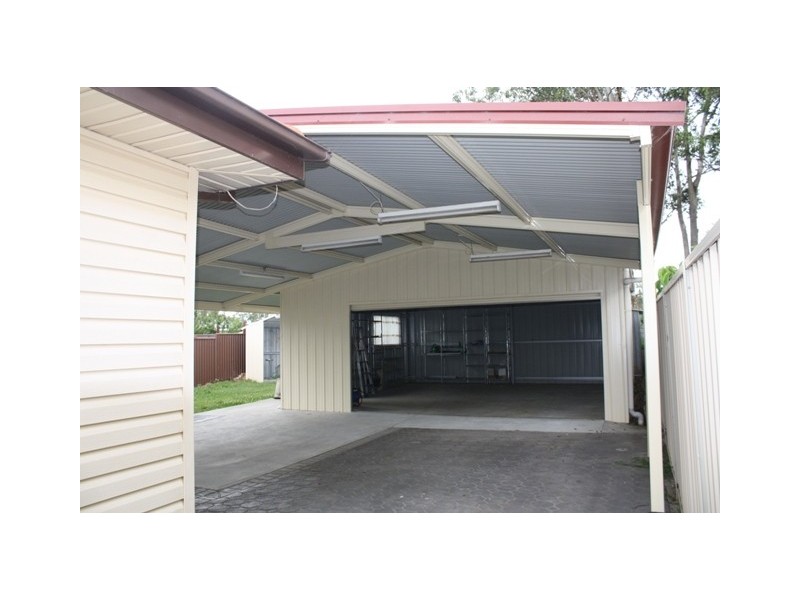 8 kendee St, Sadleir NSW 2168