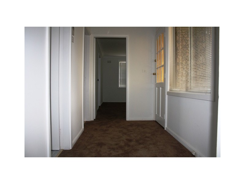 8 kendee St, Sadleir NSW 2168