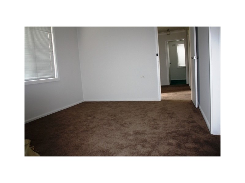 8 kendee St, Sadleir NSW 2168