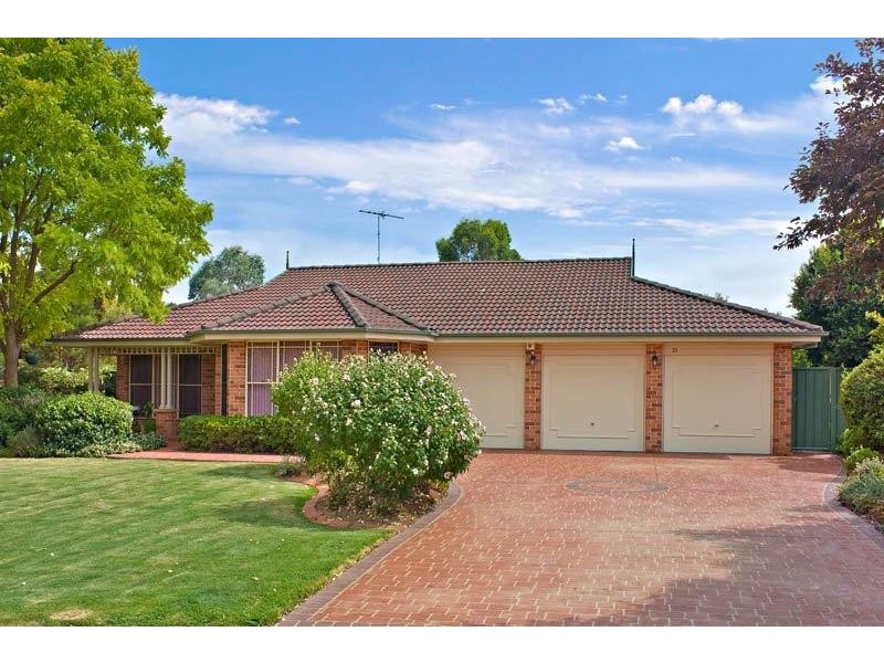 33 Beltana Crt, Wattle Grove NSW 2173