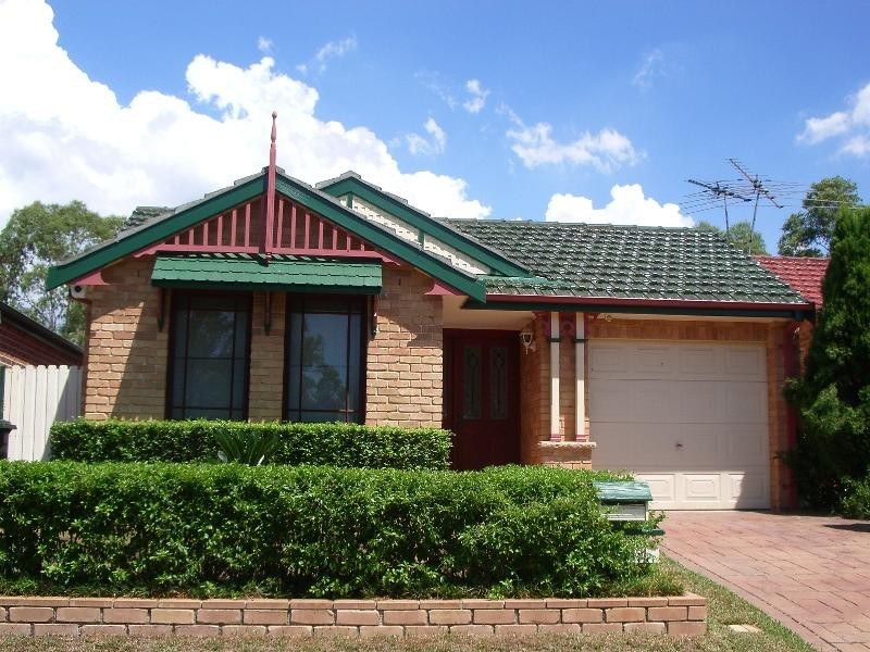 4 Gatley Court, Wattle Grove NSW 2173