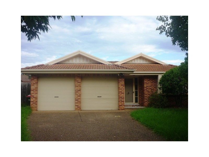 15 Cressbrook Crt, Wattle Grove NSW 2173
