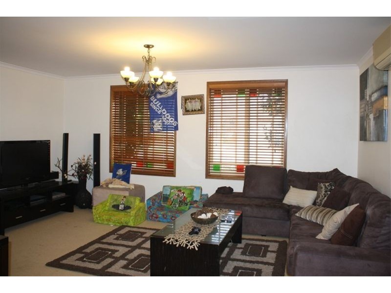 26 Claremont Ct, Wattle Grove NSW 2173