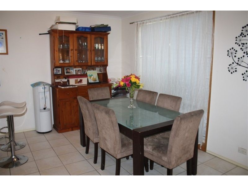 26 Claremont Ct, Wattle Grove NSW 2173