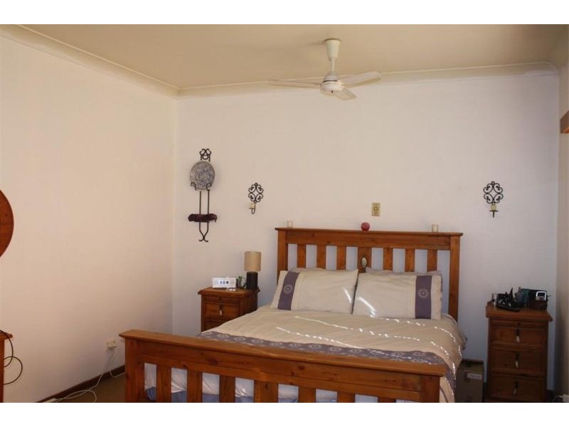 17  Birdwood Ave, Wattle Grove NSW 2173