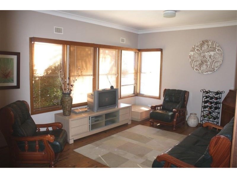 17  Birdwood Ave, Wattle Grove NSW 2173