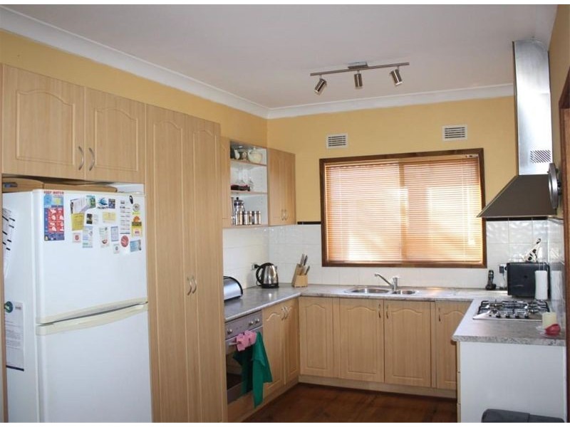17  Birdwood Ave, Wattle Grove NSW 2173