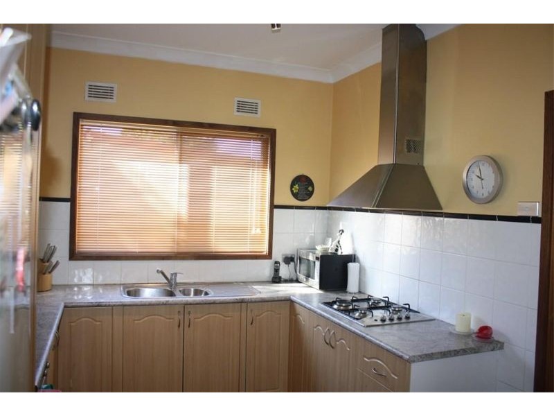 17  Birdwood Ave, Wattle Grove NSW 2173
