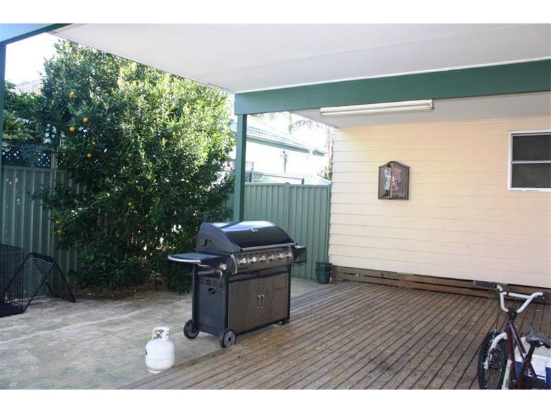 17  Birdwood Ave, Wattle Grove NSW 2173