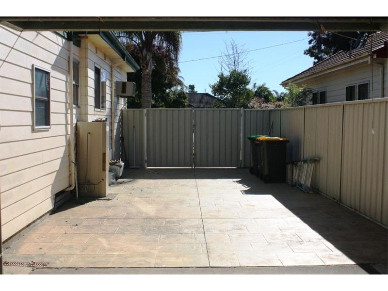 17  Birdwood Ave, Wattle Grove NSW 2173