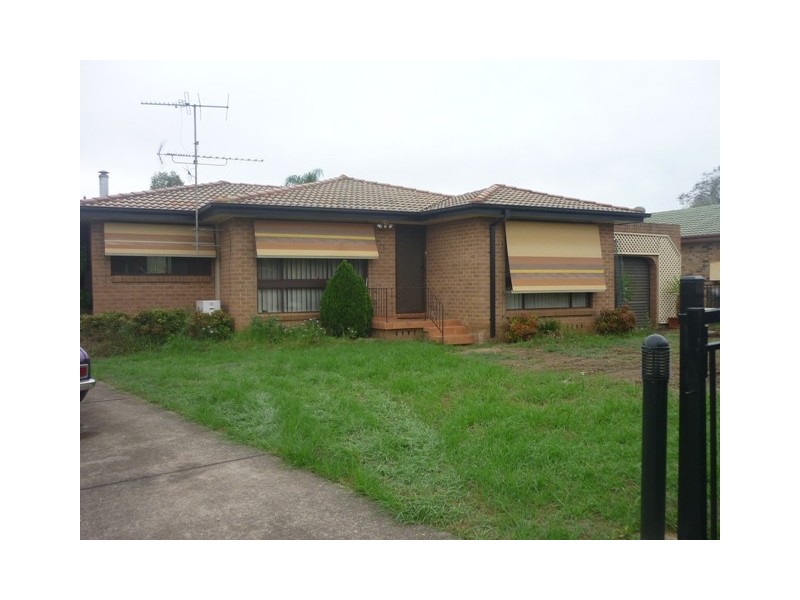 19 Adrian Street, Macquarie Fields NSW 2564