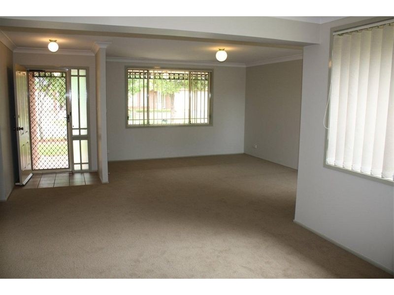 9 Bungonia Crt, Wattle Grove NSW 2173