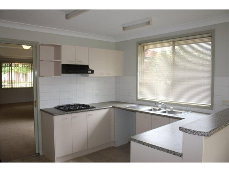 9 Bungonia Crt, Wattle Grove NSW 2173