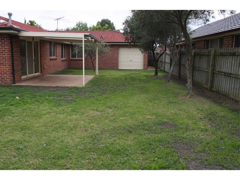 9 Bungonia Crt, Wattle Grove NSW 2173