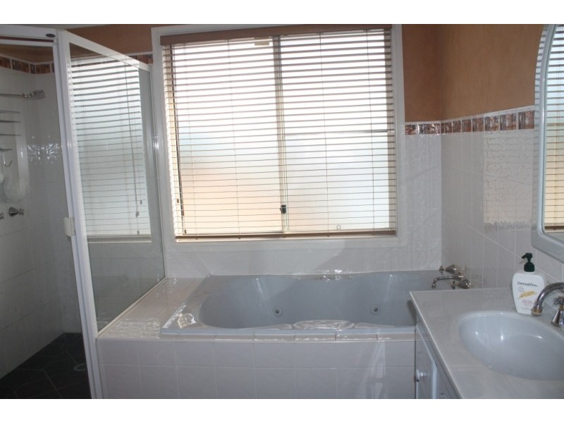 10 Miri Cr, Holsworthy NSW 2173