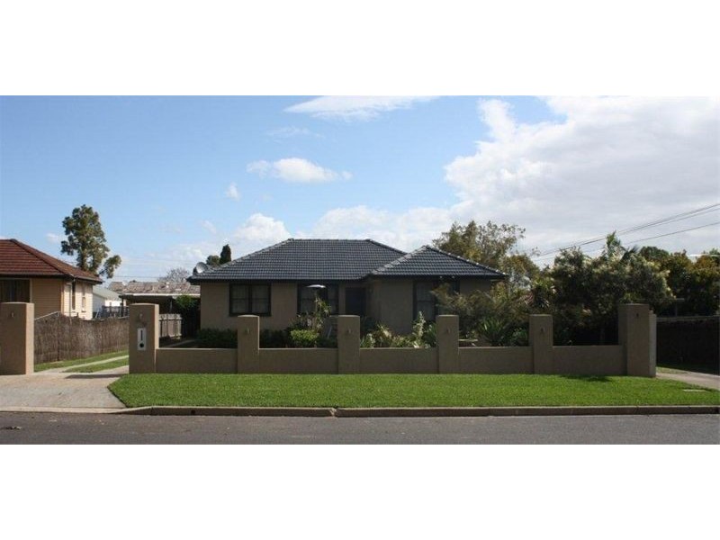 29 Salamaua Cres, Holsworthy NSW 2173
