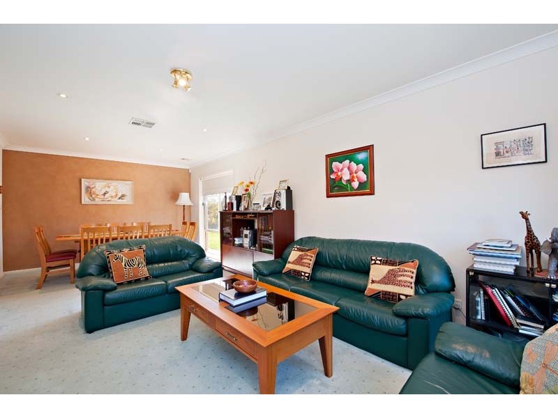 25  Fernleaf Crt, Wattle Grove NSW 2173