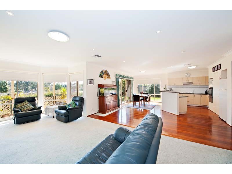 25  Fernleaf Crt, Wattle Grove NSW 2173