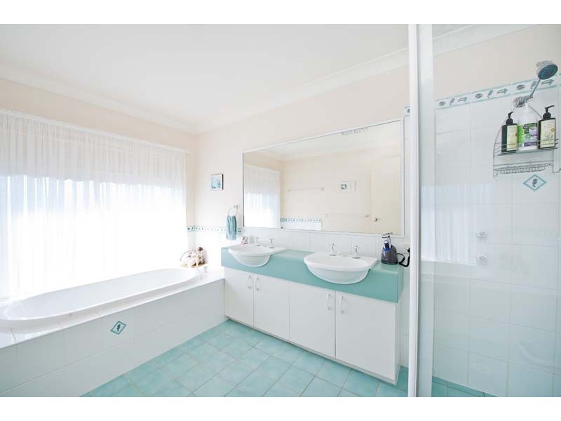 25  Fernleaf Crt, Wattle Grove NSW 2173