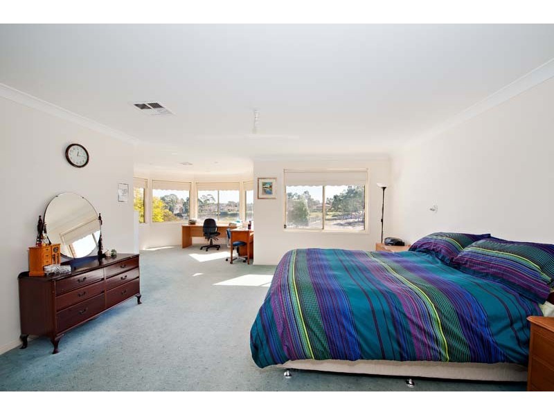 25  Fernleaf Crt, Wattle Grove NSW 2173