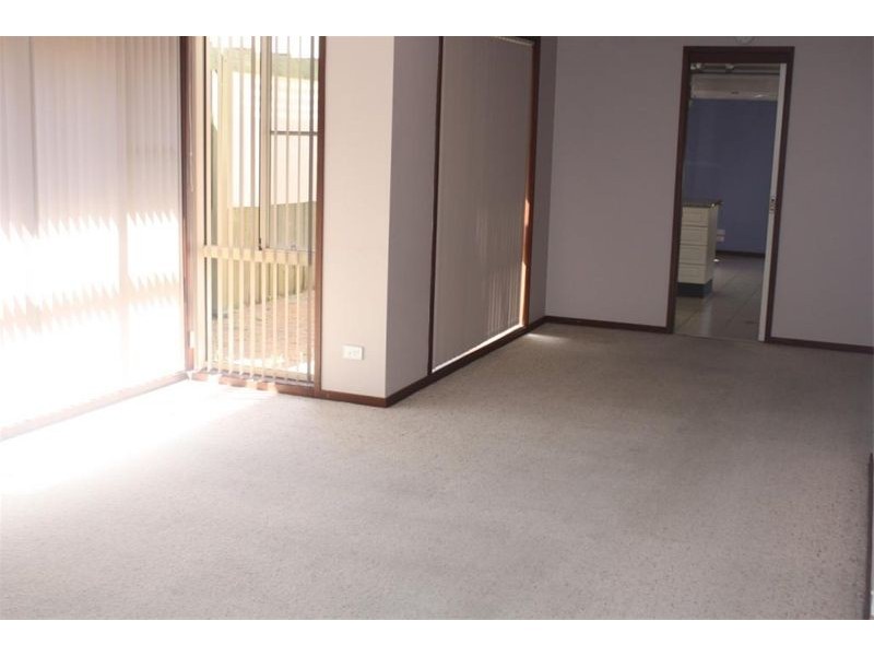 12 Oldbury Crt, Wattle Grove NSW 2173